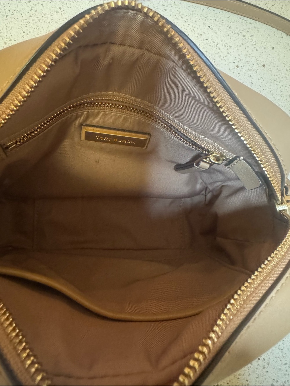 Tory Burch Fleming Soft Camera Bag - Pre-Owned - Picture 10 of 10